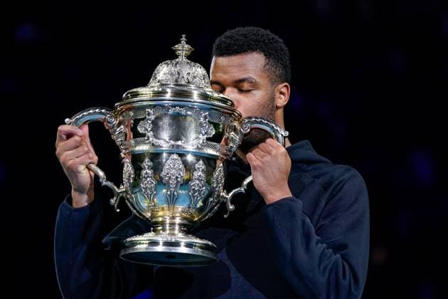 27.10.2024, Basel, St. Jakobshalle, ATP, Tennis Herren Swiss Indoors Basel, Giovanni Mpetshi Perricard (FRA) kisses the winners trophy after his victory during the Mens Singles Final Basel St. Jakobshalle Basel Switzerland Copyright: xJustPictures.ch DanielaxPorcellix jp-en-DaPo-20241027-_DP25348