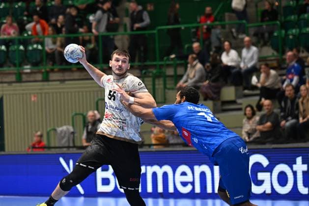GER, 2.HBL, BHC06, BHC06 vs. HC Elbflorenz Dresden 27.10.2024, Wuppertal, UNI- Halle, GER, 2. HBL, BHC06 vs. HC Elbflorenz Dresden 2. HBL regulations prohibit any use of photographs as image sequences and or quasi-video im Bild Timo Löser ( HC Elbflorenz Dresden 55 ) gegen bhc10.