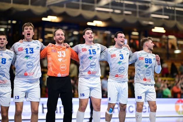 Handball I Herren I Saison 2024-2025 I 2. HBL I 9. Spieltag I VfL Lübeck-Schwartau - Dessau-Rosslauer HV 06 I 27.10.2024 Jubel, Begeisterung, Enthusiasmus, Euphorie, Freude, Glücksgefühl, Heiterkeit bei: Dessau-Roßlauer HV 06 Hansestadt Lübeck Hansehalle Schleswig-Holstein Deutschland