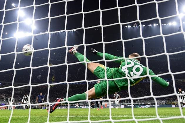 Bilder des Jahres 2024, Sport 10 Oktober Sport Themen der Woche KW43 Sport Bilder des Tages Mg Milano 27 10 2024 - campionato di calcio serie A Inter-Juventus foto Matteo Gribaudi Image nella foto: gol Piotr Zielinski 