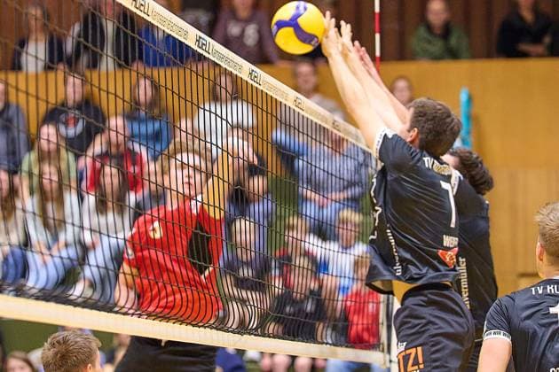 Mittelblocker Timon Schippmann (TV Rottenburg, 07) blockt  Zusammen mit Knobelspiess (TV Rottenburg, 18) erfolgreich GER, TuS Kriftel gegen TV Rottenburg,Volleyball, DVV-Pokal, Quali Achtelfinale, Spielzeit 2024 2025, 27.10.24. GER, TuS Kriftel gegen TV Rottenburg,Volleyball, DVV-Pokal, Quali Achtelfinale, Spielzeit 2024 2025, 27.10.24. Kriftel