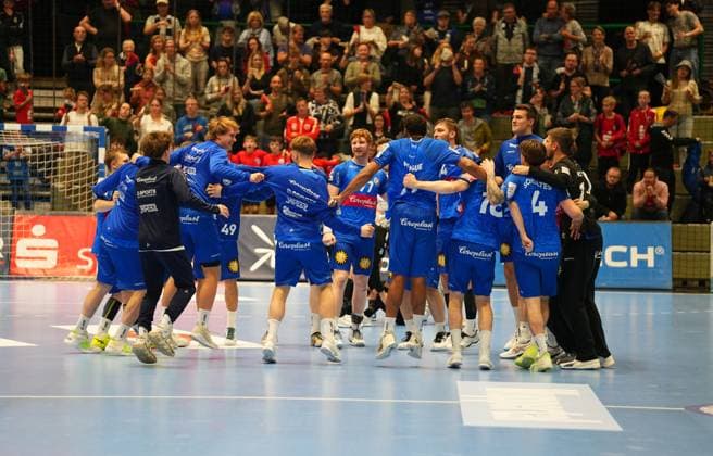 2. Handball Bundesliga, Bergischer HC vs. HC Elbflorenz, 27.10.2024 Siegesfeier des Bergischen HC ;2. Handball Bundesliga, Bergischer HC vs. HC Elbflorenz, 27.10.2024,Uni-Halle,Wuppertal,Deutschland am 27.10.24