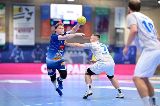 Handball I Herren I Saison 2024-2025 I 2. HBL I 9. Spieltag I VfL Lübeck-Schwartau - Dessau-Rosslauer HV 06 I 27.10.2024 Oliver Juhl (31, VfL Lübeck-Schwartau) Carl-Phillip Haake (7, Dessau-Roßlauer HV 06) Hansestadt Lübeck Hansehalle Schleswig-Holstein Deutschland