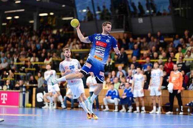 Handball I Herren I Saison 2024-2025 I 2. HBL I 9. Spieltag I VfL Lübeck-Schwartau - Dessau-Rosslauer HV 06 I 27.10.2024 Wurf Jan-Eric Speckmann (45, VfL Lübeck-Schwartau) Hansestadt Lübeck Hansehalle Schleswig-Holstein Deutschland