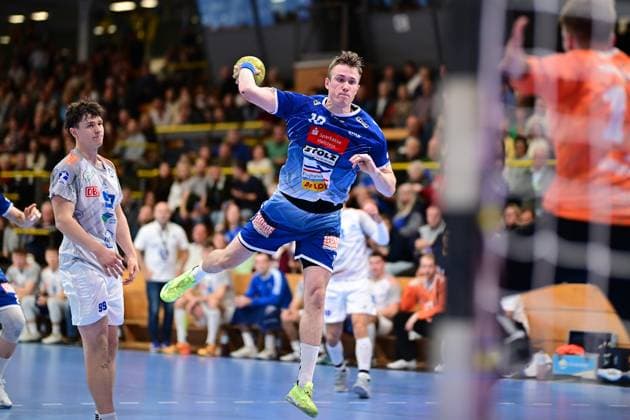 Handball I Herren I Saison 2024-2025 I 2. HBL I 9. Spieltag I VfL Lübeck-Schwartau - Dessau-Rosslauer HV 06 I 27.10.2024 Wurf Ole Hagedorn (10, VfL Lübeck-Schwartau) Hansestadt Lübeck Hansehalle Schleswig-Holstein Deutschland