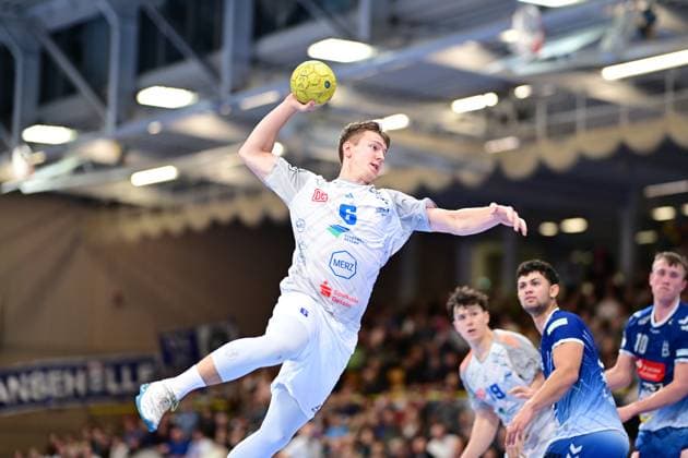 Handball I Herren I Saison 2024-2025 I 2. HBL I 9. Spieltag I VfL Lübeck-Schwartau - Dessau-Rosslauer HV 06 I 27.10.2024 Wurf Fritz-Leon Haake (6, Dessau-Roßlauer HV 06) Hansestadt Lübeck Hansehalle Schleswig-Holstein Deutschland