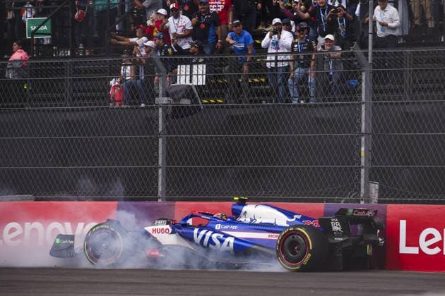 22 TSUNODA Yuki (jap), Visa Cash App RB F1 Team VCARB 01, action during the Formula 1 Gran Premio de la Ciudad de Mexico 2024, 20th round of the 2024 Formula One World Championship, WM, Weltmeisterschaft from October 25 to 27, 2024 on the Autodromo Hermanos Rodriguez, in Mexico City, Mexico - F1 - MEXICO CITY GRAND PRIX 2024 DPPI Panoramic  241027_R20_MESSICO_EA015469.JPG