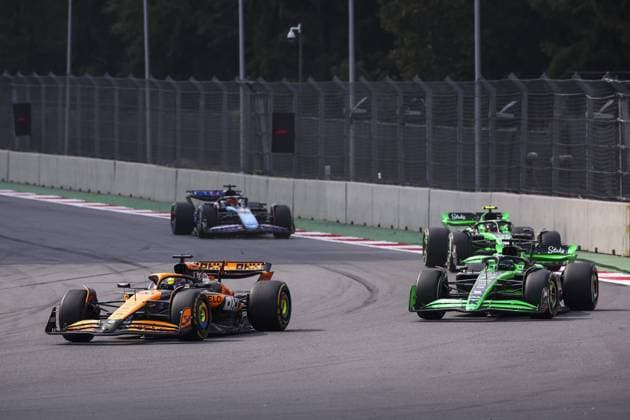 81 PIASTRI Oscar (aus), McLaren F1 Team MCL38, action during the Formula 1 Gran Premio de la Ciudad de Mexico 2024, 20th round of the 2024 Formula One World Championship, WM, Weltmeisterschaft from October 25 to 27, 2024 on the Autodromo Hermanos Rodriguez, in Mexico City, Mexico - F1 - MEXICO CITY GRAND PRIX 2024 DPPI Panoramic  241027_R20_MESSICO_EA023854.JPG