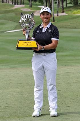 KUALA LUMPUR, - OCTOBER 27: Ruoning Yin of China poses with the trophy after winning the tournament following the final round of the Maybank Championship 2024 at Kuala Lumpur Golf & Country Club on October 27, 2024 in Kuala Lumpur, Malaysia.(Photo by Hazrin Yeob Men Shah Icon Sportswire) GOLF: OCT 27 LPGA, Golf Damen Maybank Championship EDITORIAL USE ONLY Icon3782410275689