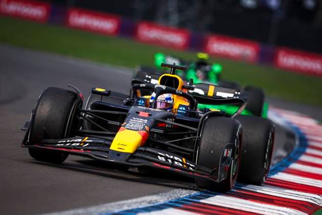 01 VERSTAPPEN Max (nld), Red Bull Racing RB20, action during the Formula 1 Gran Premio de la Ciudad de Mexico 2024, 20th round of the 2024 Formula One World Championship, WM, Weltmeisterschaft from October 25 to 27, 2024 on the Autodromo Hermanos Rodriguez, in Mexico City, Mexico - F1 - MEXICO CITY GRAND PRIX 2024 DPPI Panoramic  241027_R20_MESSICO_EA024917