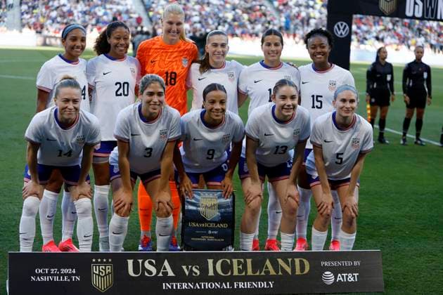 NASHVILLE, TN - OCTOBER 27: The United States team poses for a team picture prior to an International Friendly, Länderspiel, Nationalmannschaft between the United States and Iceland, October 27, 2024 at GEODIS Park in Nashville, Tennessee. (Photo by Matthew Maxey Icon Sportswire) SOCCER: OCT 27 Women s - USA vs Iceland EDITORIAL USE ONLY Icon241027002