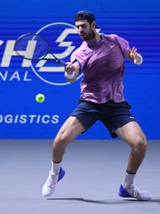 (241028) -- VIENNA, Oct. 28, 2024 -- Karen Khachanov of Russia hits a return during the men s singles final against Jack Draper of Britain at Erste Bank Tennis Open in Vienna, Austria, Oct. 27, 2024. ) (SP)AUSTRIA-VIENNA-TENNIS-ERSTE BANK OPEN-FINAL HexCanling 