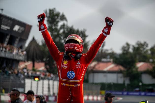 Sport Themen der Woche KW43 MEXICO CITY, MEXICO: Carlos Sainz, racing for the Ferrari team during the 2024 Formula 1 Mexico City Grand Prix at the Autodromo Hermanos Rodriguez in Mexico City, Mexico
