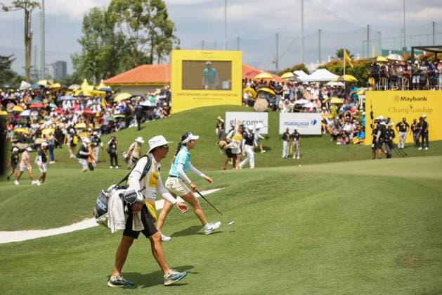 Maybank championship 2024 final round in Kuala Lumpur - 27 Oct 2024 Jeeno Thitikul of Thailand arrives at hole 18th during the final round of Maybank Championship 2024 on Kuala Lumpur Golf & Country Club golf course. Kuala Lumpur Malaysia Copyright: xFarisxHadziqx xSOPAxImagesx Farishdzq_MYFD_140