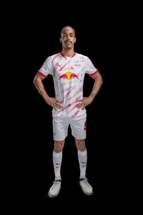 Achtung: Redaktionelle Nutzung honorarfrei - Attention: Free of charge for editorial use - Yussuf Poulsen RB Leipzig Porträttermin Saison 2024 2025, Herren, 1.BL, RB Leipzig, Porträt, Vorstellung, Präsentation, Pressetermin, Fußball, GER, RedBull, Red Bull, RBL; Shooting, Studio, Studioshooting, Freisteller, xptt
