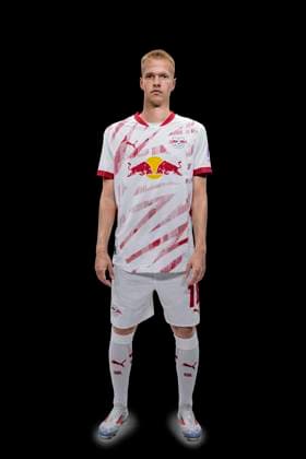 Achtung: Redaktionelle Nutzung honorarfrei - Attention: Free of charge for editorial use - Arthur Vermeeren RB Leipzig Porträttermin Saison 2024 2025, Herren, 1.BL, RB Leipzig, Porträt, Vorstellung, Präsentation, Pressetermin, Fußball, GER, RedBull, Red Bull, RBL; Shooting, Studio, Studioshooting, Freisteller, xptt