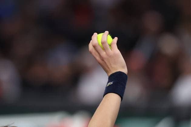 ROLEX PARIS MASTERS TENNIS 2024 Thierry Larret Maxppp. Tennis. Rolex Paris Masters. Accorhotels Arena, Paris (75), le 28 Octobre 2024. Quentin Halys (FRA) vs Francisco CERUNDOLO (ARG); ILLUSTRATION RAMASSEUR DE BALLES Paris (75) ACCORHOTELS ARENA ILE DE FRANCE FRANCE  Copyright: xMAXPPPxThierryxLarretx TL_20241028_7501 0776059376st