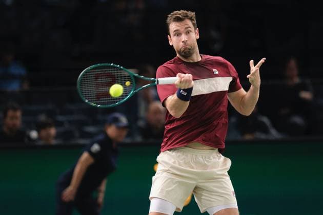 October 28, 2024, Paris, France: QUENTIN HALYS (FRA) returns the ball to FRANCISCO CERUNDOLO (ARG) during the round of 16 of Rolex Paris Masters 1000 tournament at Paris Accor Arena Stadium in Paris France..Francisco Cerundolo won 7:6 6:3 Paris France - ZUMAp119 20241028_zaf_p119_036 Copyright: xPierrexSteveninx