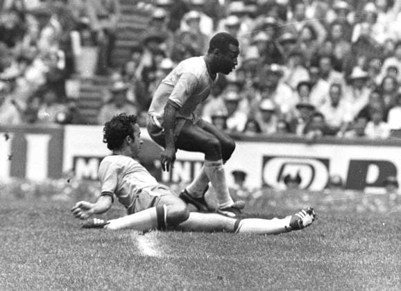 FOTBOLL, VM I MEXICO, 1970, FINALEN BRASILIEN - ITALIEN, EDSON ARANTES DO NASCIMENTO PELE , FOTBOLLSSPELARE BRASILIEN, HOPPAR ÖVER MOTSTANDARE. MATCH ACTION. 1970-01-01 c Aftonbladet IBL * * * EXPRESSEN OUT * * * AFTONBLADET Stockholm Sverige fotboll sp_sw x2512x *** FOOTBALL, WORLD CUP IN MEXICO, 1970, FINAL BRAZIL ITALY, EDSON ARANTES DO NASCIMENTO PELE , FOOTBALL PLAYER BRAZIL, HOPES OVER OPPONENTS MATCH ACTION 1970 01 01 c Aftonbladet IBL EXPRESSEN OUT AFTONBLADET Stockholm Sweden football sp sw x2512x  Copyright: x Aftonbladet TTx Pele i Sverige xx *** FOOTBALL, WORLD CUP IN MEXICO, 1970, FINAL BRAZIL ITALY, EDSON ARANTES DO NASCIMENTO PELE , FOOTBALL PLAYER BRAZIL, HOPES OVER OPPONENTS MATCH ACTION 1970 01 01 c Aftonbladet IBL EXPRESSEN OUT AFTONBLADET Stockholm Sweden fotboll sp sw x2512x FOOTBALL, WORLD CUP IN MEXICO, 1970, FINAL BRAZIL ITALY, EDSON ARANTES DO NASCIMENTO PELE , FOOTBALL PLAYER BRAZIL, HOPES OVER OPPONENTS MATCH ACTION 1970 01 01 c Aftonbladet IBL EXPRESSEN OUT AFTONBLADET Stockholm Sweden football sp sw x2512x  Copyright x Aftonbladet TTx Pele i Sverige xx  Copyright: xIMAGO Aftonbladet TTx imago images 0768721035