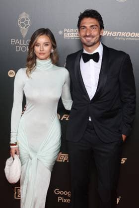 Ballon d Or 2024 - Paris Mats Hummels and Nicola Cavanis arriving at the Ballon d Or 2024 Ceremony at the Chatelet theater, on October 28, 2024 in Paris, France. Photo by Jerome Dominé ABACAPRESS.COM  Copyright: xDominexJerome ABACAx