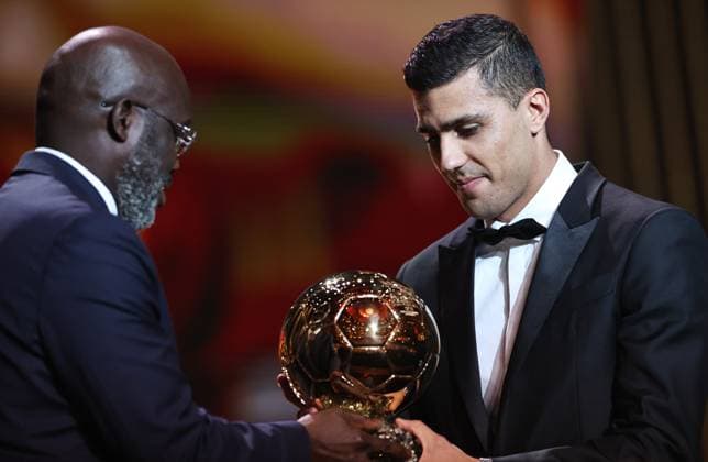 (241029) -- PARIS, Oct. 29, 2024 -- Manchester City s Spanish player Rodri (R) receives the Ballon d Or award former President of Liberia and former Liberian football player George Weah during the 2024 Ballon d Or France Football award ceremony at the Theatre du Chatelet in Paris, France, Oct. 28, 2024. ) (SP)FRANCE-PARIS-FOOTBALL-BALLON D OR CEREMONY GaoxJing 