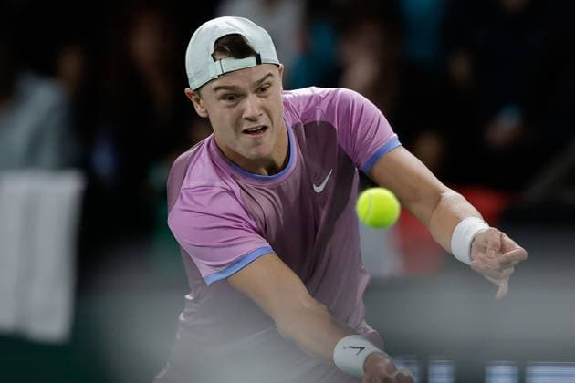 Paris, 29.10.2024 Tennis Rolex Paris Masters 2024, Matteo Arnaldi (ITA) - Holger Rune v.l., Holger Rune (DK) spielt eine Rückhand. Copyright: AntonioxBorga