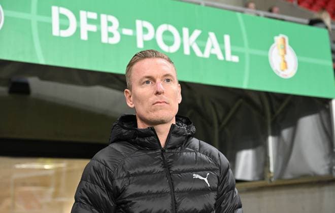29.10.2024 - Fussball - Saison 2024 2025 - DFB-Pokal - 02. Runde: SSV Jahn Regensburg - SpVgg Greuther Fürth ( Kleeblatt ) - Sportfoto Zink - xwoxzix - regulations prohibit any use of photographs as image sequences and or quasi-video - only for editorial use - Leonhard Leo Haas ( Trainer SpVgg Greuther Fürth ) *** 29 10 2024 Football season 2024 2025 DFB Pokal 02 round SSV Jahn Regensburg SpVgg Greuther Fürth Kleeblatt Sportfoto Zink xwoxzix regulations prohibit any use of photographs as image sequences and or quasi video only for editorial use Leonhard Leo Haas Trainer SpVgg Greuther Fürth