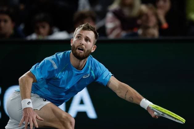 Paris, 29.10.2024 Tennis Rolex Paris Masters 2024, Ben Shelton (USA) - Corentin Moutet (FRA) v.l., Corentin Moutet (FRA) spielt eine Vorhand. Copyright: AntonioxBorga