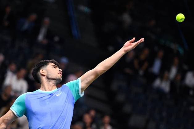Carlos Alcaraz ( Espagne ) serves during the Rolex Paris Masters at Accor Hotel Arena on October 29, 2024 in Paris, France. (Photo by Federico Pestellini Panoramic ) TENNIS : Rolex Paris Masters - Paris - 29 10 2024 FedericoPestellini Panoramic 