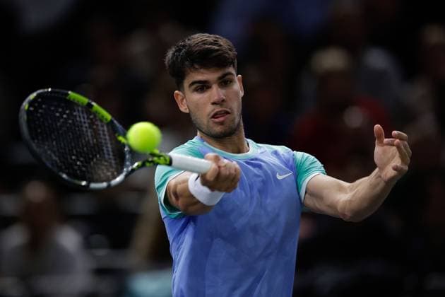 Paris, 29.10.2024 Tennis Rolex Paris Masters 2024, Nicolas Jarry - Carlos Alcaraz v.l., Carlos Alcaraz spielt eine Vorhand. Copyright: AntonioxBorga