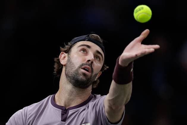 Paris, 29.10.2024 Tennis Rolex Paris Masters 2024, Casper Ruud - Jordan Thompson v.l., Jordan Thompson macht einen Aufschlag. Copyright: AntonioxBorga