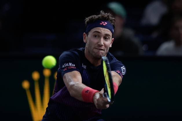 Paris, 29.10.2024 Tennis Rolex Paris Masters 2024, Casper Ruud - Jordan Thompson v.l., Casper Ruud spielt eine Rückhand. Copyright: AntonioxBorga