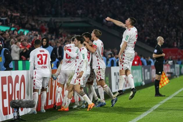 Bilder des Jahres 2024, Sport 10 Oktober Sport Bilder des Tages Luca Waldschmidt (1. FC Koeln) Torjubel,jubelt mit seiner Mannschaft nach dem Treffer zum 2:0 waehrend des Spiels der zweiten Runde des DFB-Pokal zwischen 1. FC Köln und Holstein Kiel, RheinEnergieStadion am 29. October 2024 in Köln, Deutschland. (Foto von Oliver Kaelke DeFodi Images) +++ Luca Waldschmidt (1. FC Koeln) celebrates after scoring his team s second goal with teammates during the second Round of DFB-Pokal match between 1. FC Köln and Holstein Kiel at RheinEnergieStadion on October 29, 2024 in Cologne, Germany. (Photo by Oliver Kaelke DeFodi Images) DFL regulations prohibit any use of photographs as image sequences and or quasi-video. not used in POL SRB CRO FRA GBR NED ITA USA Defodi-678_2024_10_29_OK_KOEKSV_1818 *** Luca Waldschmidt 1 FC Koeln celebrates after scoring his team s second goal with teammates during the second round of DFB Pokal match between 1 FC Koeln and Holstein Kiel, RheinEnergieStadion on October 29, 2024 in Cologne, Germany, Germany Photo by Oliver Kaelke DeFodi Images Luca Waldschmidt 1 FC Koeln celebrates after scoring his team s second goal with teammates during the second Round of DFB Pokal match between 1 FC Köln and Holstein Kiel at RheinEnergieStadion on October 29, 2024 in Cologne, Germany Photo by Oliver Kaelke DeFodi Images DFL regulations prohibit any use of photographs as image sequences and or quasi video not used in POL SRB CRO FRA GBR NED ITA USA Defodi 678 2024 10 29 OK KOEKSV 1818 Defodi-678 not used in POL SRB CRO FRA GBR NED ITA USA DFL regulations prohibit any use of photographs as image sequences and or quasi-video.
