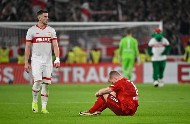 Sport Themen der Woche KW44 Sport Bilder des Tages nach Spielende: Jean Zimmer 1. FC Kaiserslautern FCK (08) enttaeuscht Ermedin Demirovic VfB Stuttgart (09) VfB Stuttgart vs 1. FC Kaiserslautern FCK DFB-Pokal Zweite Runde 29.10.2024 DFL REGULATIONS PROHIBIT ANY USE OF PHOTOGRAPHS AS IMAGE SEQUENCES AND OR QUASI-VIDEO VfB Stuttgart vs 1. FC Kaiserslautern FCK DFB-Pokal *** after the match Jean Zimmer 1 FC Kaiserslautern FCK 08 disappointed Ermedin Demirovic VfB Stuttgart 09 VfB Stuttgart vs 1 FC Kaiserslautern FCK DFB Pokal Second Round 29 10 2024 DFL REGULATIONS PROHIBIT ANY USE OF PHOTOGRAPHS AS IMAGE SEQUENCES AND OR QUASI VIDEO VfB Stuttgart vs 1 FC Kaiserslautern FCK DFB Pokal