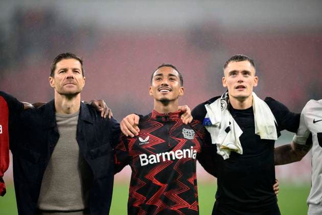 Schlussjubel LEV, v.l. Trainer Xabier Xabi ALONSO (LEV), ARTHUR (LEV), Florian WIRTZ (LEV) Fussball DFB Pokal, 2. Runde, Bayer 04 Leverkusen (LEV) - SV Elversberg (EB) 3:0, am 29.10.2024 in Leverkusen Deutschland. DFB regulations prohibit any use of photographs as image sequences and or quasi-video Â *** Final cheer LEV, f l Coach Xabier Xabi ALONSO LEV , ARTHUR LEV , Florian WIRTZ LEV Football DFB Cup, 2 Round, Bayer 04 Leverkusen LEV SV Elversberg EB 3 0, on 29 10 2024 in Leverkusen Germany DFB regulations prohibit any use of photographs as image sequences and or quasi video Â