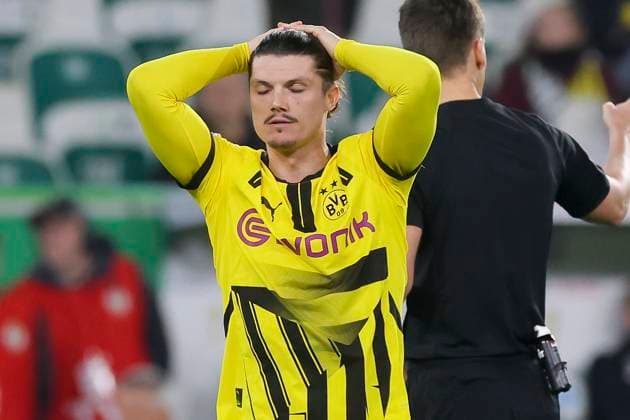 Sport Themen der Woche KW44 Sport Bilder des Tages Marcel Sabitzer (Borussia Dortmund) schaut enttaeuscht, DFB-Pokal - Second Round, VfL Wolfsburg vs Borussia Dortmund, Volkswagen Arena am 29. October 2024 in Wolfsburg, Deutschland. (Foto von Marco Steinbrenner DeFodi Images) Marcel Sabitzer (Borussia Dortmund) looks dejected, DFB-Pokal - Second Round, VfL Wolfsburg vs Borussia Dortmund, Volkswagen Arena, October 29, 2024 in Wolfsburg, Germany. (Photo by Marco Steinbrenner DeFodi Images) DFB DFL REGULATIONS PROHIBIT ANY USE OF PHOTOGRAPHS AS IMAGE SEQUENCES AND OR QUASI-VIDEO. not used in POL SRB CRO FRA GBR NED ITA USA Defodi-700_wob_bvb_20241029_106 *** Marcel Sabitzer Borussia Dortmund looks disappointed, DFB Pokal Second Round, VfL Wolfsburg vs Borussia Dortmund, Volkswagen Arena, October 29, 2024 in Wolfsburg, Germany Photo by Marco Steinbrenner DeFodi Images Marcel Sabitzer Borussia Dortmund looks disappointed, DFB Pokal Second Round, VfL Wolfsburg vs Borussia Dortmund, Volkswagen Arena, October 29, 2024 in Wolfsburg, Germany Photo by Marco Steinbrenner DeFodi Images DFB DFL REGULATIONS PROHIBIT ANY USE OF PHOTOGRAPHS AS IMAGE SEQUENCES AND OR QUASI VIDEO not used in POL SRB CRO FRA GBR NED ITA USA Defodi 700 wob bvb 20241029 106 Defodi-700 not used in POL SRB CRO FRA GBR NED ITA USA DFB DFL REGULATIONS PROHIBIT ANY USE OF PHOTOGRAPHS AS IMAGE SEQUENCES AND OR QUASI-VIDEO.