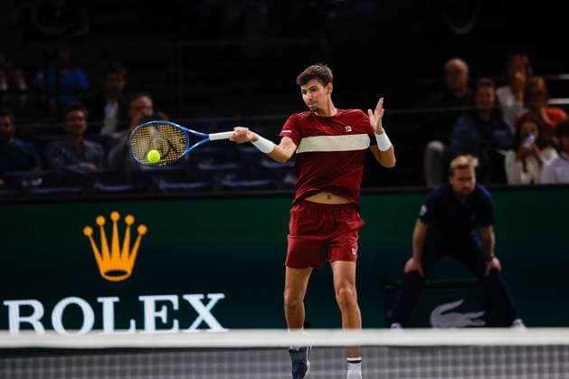 Paris, 30.10.2024 Tennis Rolex Paris Masters 2024, Alexei Popyrin -Daniil Medwedew v.l., Alexei Popyrin spielt eine Vorhand. Copyright: AntonioxBorga