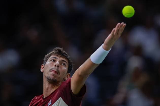 Paris, 30.10.2024 Tennis Rolex Paris Masters 2024, Alexei Popyrin -Daniil Medwedew v.l., Alexei Popyrin macht einen Aufschlag. Copyright: AntonioxBorga