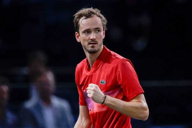 Paris, 30.10.2024 Tennis Rolex Paris Masters 2024, Alexei Popyrin -Daniil Medwedew v.l., Daniil Medwedew jubelt, macht eine Faust Copyright: AntonioxBorga