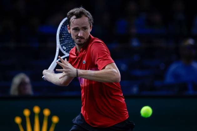 Paris, 30.10.2024 Tennis Rolex Paris Masters 2024, Alexei Popyrin -Daniil Medwedew v.l., Daniil Medwedew spielt eine Vorhand. Copyright: AntonioxBorga