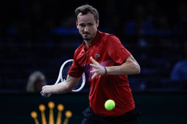 Paris, 30.10.2024 Tennis Rolex Paris Masters 2024, Alexei Popyrin -Daniil Medwedew v.l., Daniil Medwedew spielt eine Vorhand. Copyright: AntonioxBorga
