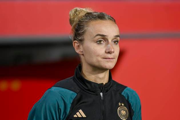 Lina Magull (Deutschland 27) Aktion . Einzelbild . Freisteller . 28.10.2024 Fussball Frauen Länderspiel Deutschland vs Australien, Schauinsland-Reisen-Arena, Duisburg, NRW Germany