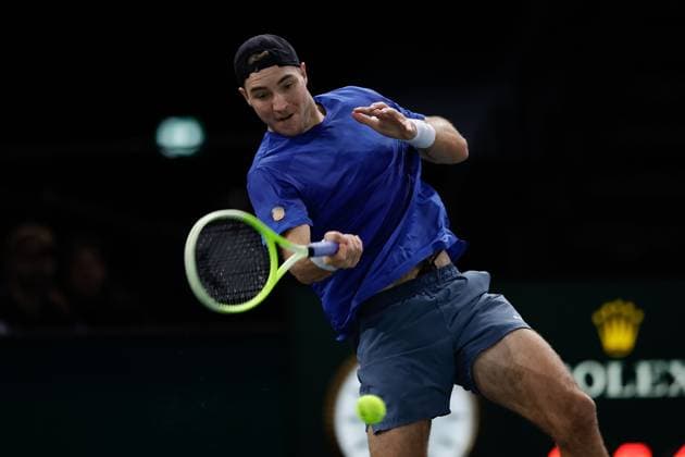 Paris, 30.10.2024 Tennis Rolex Paris Masters 2024, Arthur Fils (FRA) - Jan-Lennard Struff (GER) v.l., Jan-Lennard Struff (GER) spielt eine Vorhand. Copyright: AntonioxBorga