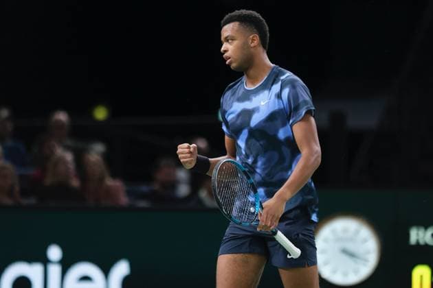 October 30, 2024, Paris, France: GIOVANI PERRICARD (FRA) returns the ball to KAREN KHACHANOV (RUS) during the day three of Rolex Paris Masters 1000 tournament at Paris Accor Arena Stadium in Paris France Paris France - ZUMAp119 20241030_zaf_p119_079 Copyright: xPierrexSteveninx