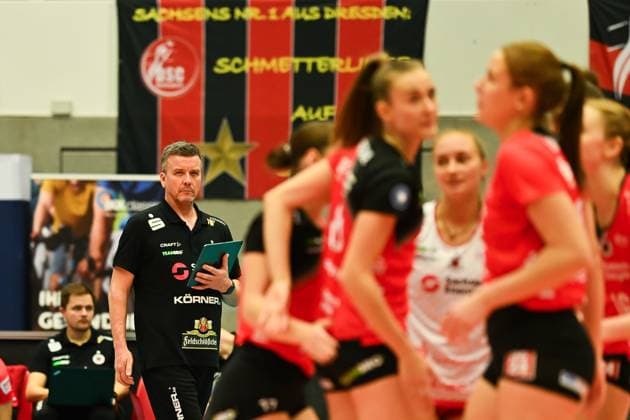 Alexander Waibl (Cheftrainer Dresdner SC) Dresdner SC vs. VfB Suhl Lotto Thueringen, 1. Volleyball Bundesliga Frauen, Spielzeit 2024 2025, 30.10.2024 Dresdner SC vs. VfB Suhl Lotto Thueringen, 1. Volleyball Bundesliga Frauen, Spielzeit 2024 2025, 30.10.2024 Dresden Copyright: xEibner-Pressefoto PatrickxHoepnex EP_PHR