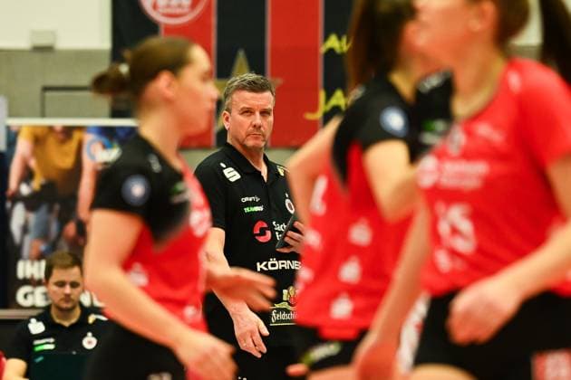Alexander Waibl (Cheftrainer Dresdner SC) Dresdner SC vs. VfB Suhl Lotto Thueringen, 1. Volleyball Bundesliga Frauen, Spielzeit 2024 2025, 30.10.2024 Dresdner SC vs. VfB Suhl Lotto Thueringen, 1. Volleyball Bundesliga Frauen, Spielzeit 2024 2025, 30.10.2024 Dresden Copyright: xEibner-Pressefoto PatrickxHoepnex EP_PHR
