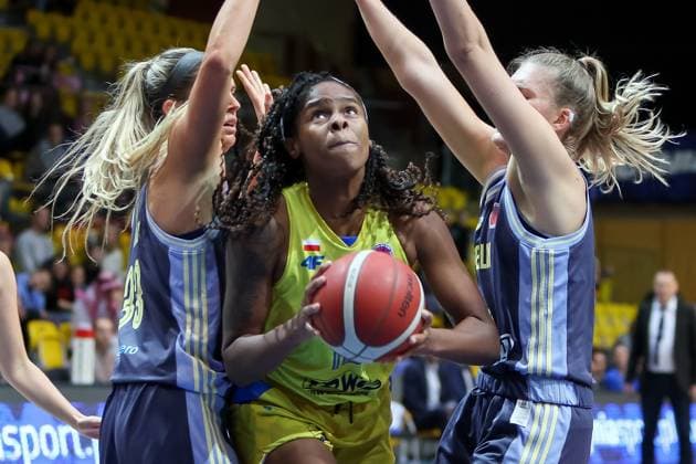 Sport Themen der Woche KW44 Sport Bilder des Tages Gdynia, 30.10.2024 Koszykowka kobiet. EuroCup Women . Mecz VBW Gdynia - Alba Berlin, Gdynia Women basketball. EuroCup. Match VBW Gdynia - Alba Berlin, Gdynia NZ: Emily Kiser, Ruth Hebard, Nina Rosemeyer Fot. Tomasz Zasinski 058sport.pl NEWSPIX.PL --- Newspix.pl  20241030_1_ZAS_2594_ZAS_058.