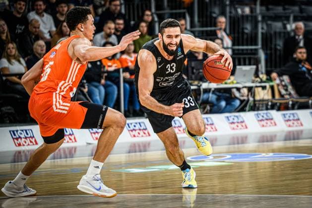Sport Themen der Woche KW44 Sport Bilder des Tages Neu Ulm, Deutschland, 30.10.24: Isaiah Roby (ratiopharm ulm) und Eigirdas Zukauskas (Dolomiti Energia Trento) im Zweikampf waehrend des Basketball BKT EuroCup Spiels zwischen ratiopharm ulm vs Dolomiti Energia Trento im ratiopharm Arena am 30. Oktober 2024 in Neu Ulm, Deutschland. (Foto von Harry Langer DeFodi Images) ratiopharm Arena, Germany, 30.10.24: Isaiah Roby (ratiopharm ulm) und Eigirdas Zukauskas (Dolomiti Energia Trento) battle for the ball during the Basketball BKT EuroCup match between ratiopharm ulm vs Dolomiti Energia Trento at Neu Ulm on October 30, 2024 in ratiopharm Arena, Germany. (Photo by Harry Langer DeFodi Images) not used in POL SRB CRO FRA GBR NED ITA USA Defodi-541_FCAFCS20241030_135 *** Neu Ulm, Germany, 30 10 24 Isaiah Roby ratiopharm ulm and Eigirdas Zukauskas Dolomiti Energia Trento battle for the ball during the Basketball BKT EuroCup match between ratiopharm ulm vs Dolomiti Energia Trento at ratiopharm Arena on October 30, 2024 in Neu Ulm, Germany Photo by Harry Langer DeFodi Images ratiopharm Arena, Germany, 30 10 24 Isaiah Roby ratiopharm ulm and Eigirdas Zukauskas Dolomiti Energia Trento battle for the ball during the Basketball BKT EuroCup match between ratiopharm ulm vs Dolomiti Energia Trento at Neu Ulm on October 30, 2024 in ratiopharm Arena, Germany Photo by Harry Langer DeFodi Images not used in POL SRB CRO FRA GBR NED ITA USA Defodi 541 FCAFCS20241030 135 Defodi-541 not used in POL SRB CRO FRA GBR NED ITA USA