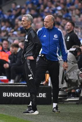 Trainer Kees van Wonderen (FC Schalke 04), Robert Molenaar (Co Trainer Schalke 04), v.li. 26.10.2024, Fussball 2. Bundesliga, 10. Spieltag, Saison 2024 2025 FC Schalke 04 - SpVgg Greuther Fürth 3:4 Gelsenkirchen Veltins Arena Nordrhein Westfalen Deutschland *** Coach Kees van Wonderen FC Schalke 04 , Robert Molenaar Co Coach Schalke 04 , v li 26 10 2024, Soccer 2 Bundesliga, 10 Matchday, Season 2024 2025 FC Schalke 04 SpVgg Greuther Fürth 3 4 Gelsenkirchen Veltins Arena Nordrhein Westfalen Germany Team2