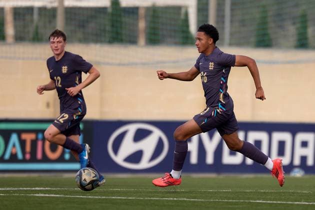 Sweden v England Under-17 Championship UEFA Qualifying 2025 Anton Palmer of England plays during the UEFA European Under-17 Championship 2025 Group 1 qualifying soccer match between Sweden and England at the Centenary Stadium in Ta Qali, Malta, on October 30, 2024. Rabat Ta Qali Malta  Copyright: xDomenicxAquilinax originalFilename:aquilina-swedenve241030_npf2b.jpg